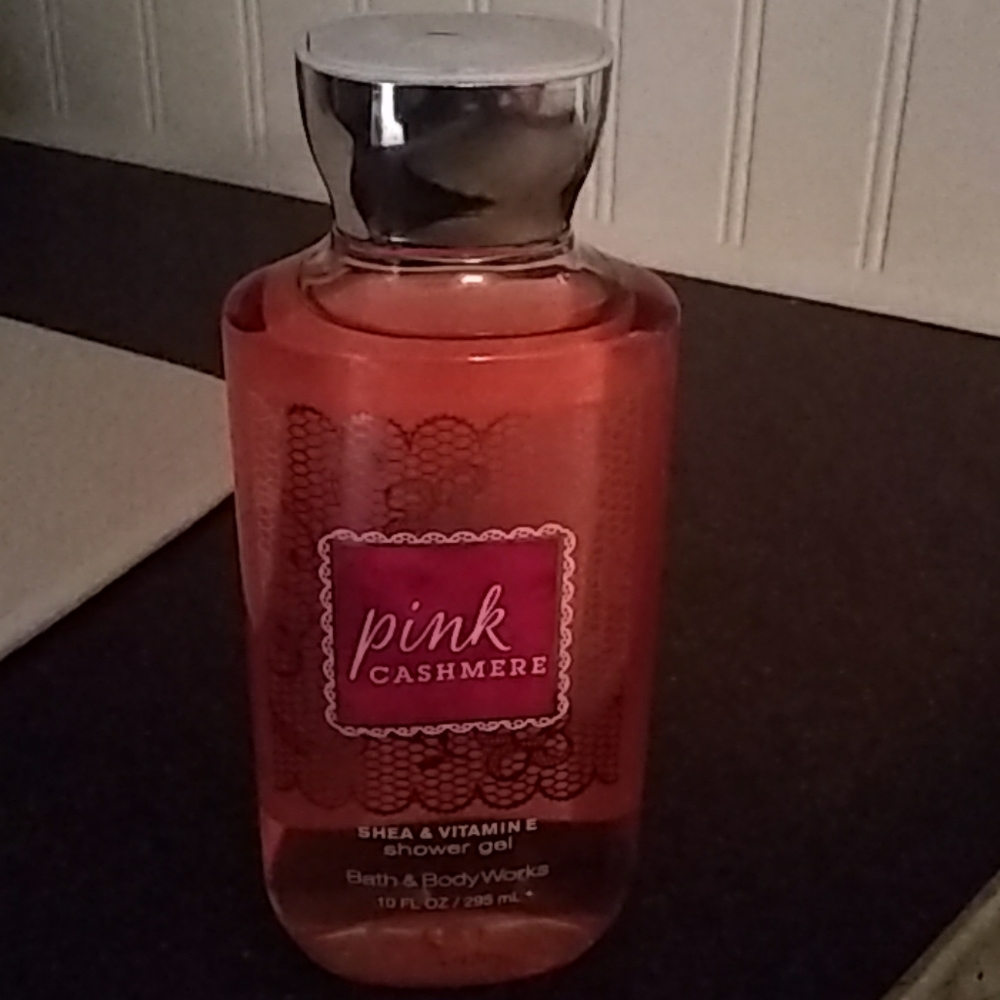 Shea and vitamin E shower gel